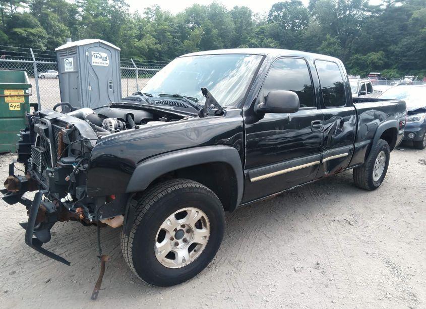 Photo 2 of 2005 Chevrolet Silverado 1500 Z71 (VIN 2GCEK19B651356135)