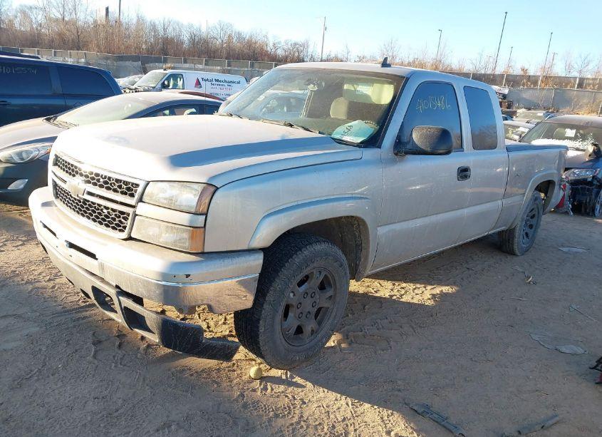 Photo 2 of 2006 Chevrolet Silverado 1500 LT1 (VIN 2GCEK19B661111157)