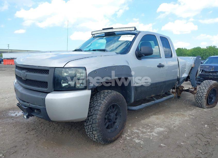 Photo 2 of 2008 Chevrolet Silverado 1500 LT1 (VIN 2GCEK19C181122806)