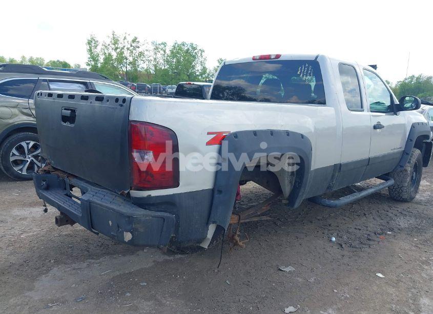 Photo 4 of 2008 Chevrolet Silverado 1500 LT1 (VIN 2GCEK19C181122806)