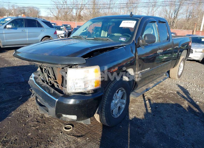 Photo 2 of 2007 Chevrolet Silverado 1500 LT1 (VIN 2GCEK19C371603719)