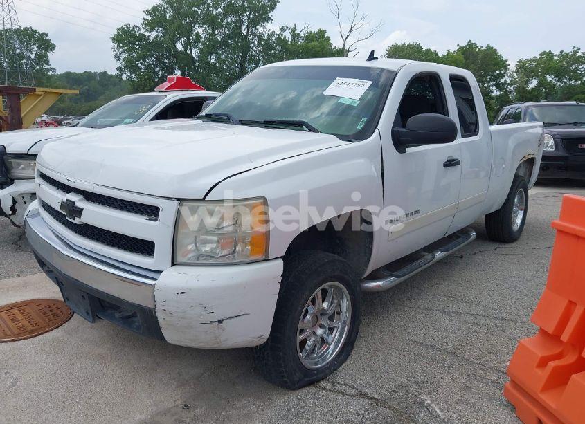 Photo 2 of 2007 Chevrolet Silverado 1500 LT1 (VIN 2GCEK19C971684239)