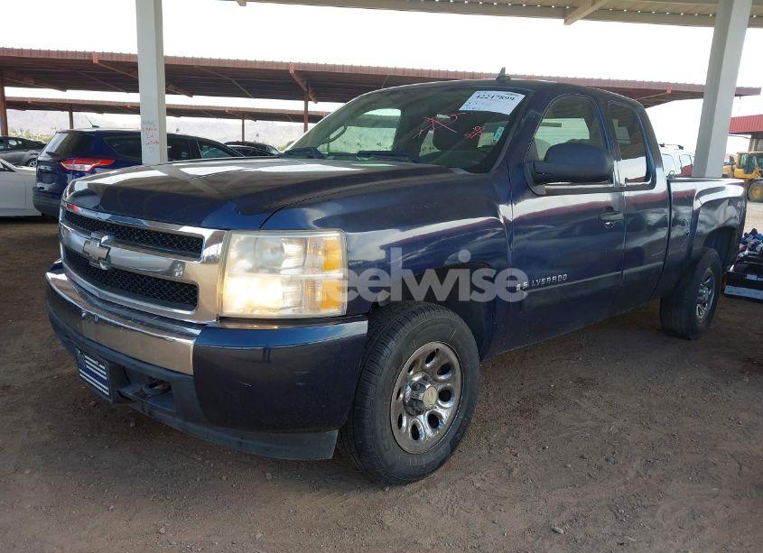 Photo 2 of 2007 Chevrolet Silverado 1500 LT1 (VIN 2GCEK19CX71579533)