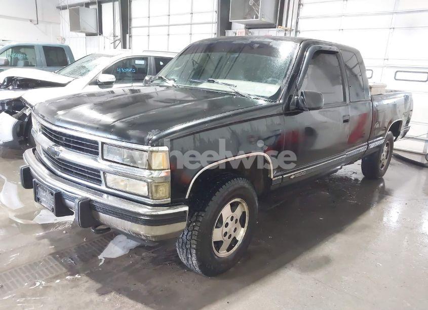 Photo 2 of 1995 Chevrolet Gmt-400 K1500 (VIN 2GCEK19H3S1122793)