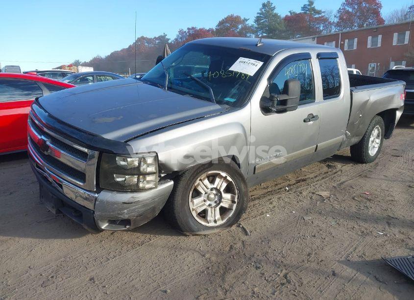 Photo 2 of 2007 Chevrolet Silverado 1500 LT1 (VIN 2GCEK19J071675900)