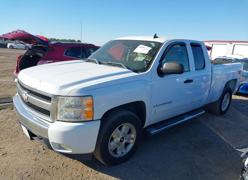 Photo 2 of 2008 Chevrolet Silverado 1500 LT1 (VIN 2GCEK19J481292804)
