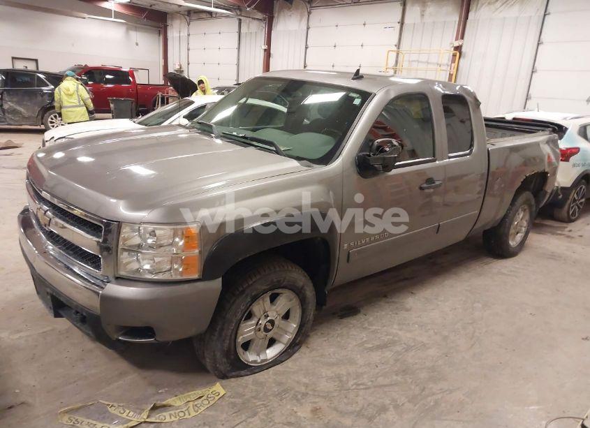 Photo 2 of 2007 Chevrolet Silverado 1500 LT1 (VIN 2GCEK19J771679944)