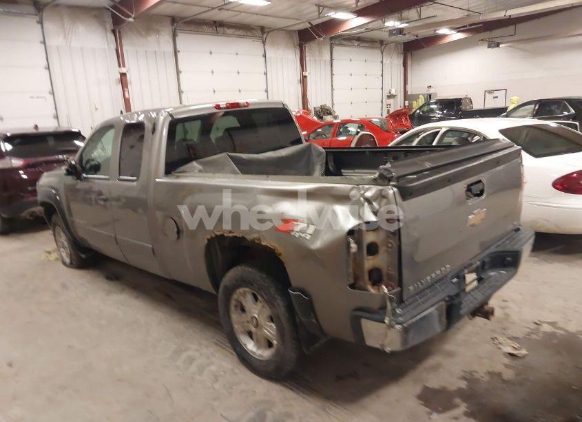 Photo 3 of 2007 Chevrolet Silverado 1500 LT1 (VIN 2GCEK19J771679944)