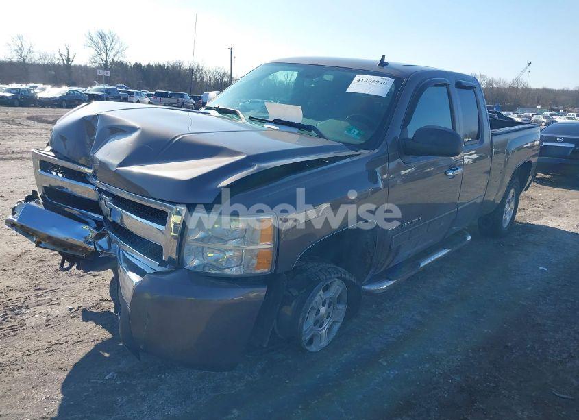 Photo 2 of 2008 Chevrolet Silverado 1500 LT1 (VIN 2GCEK19J881215904)