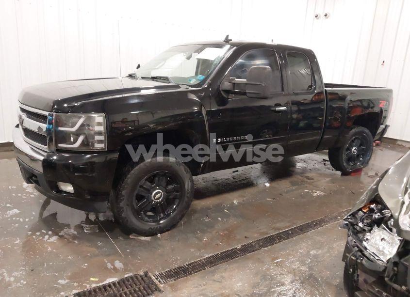 Photo 2 of 2007 Chevrolet Silverado 1500 LT1 (VIN 2GCEK19J971642975)