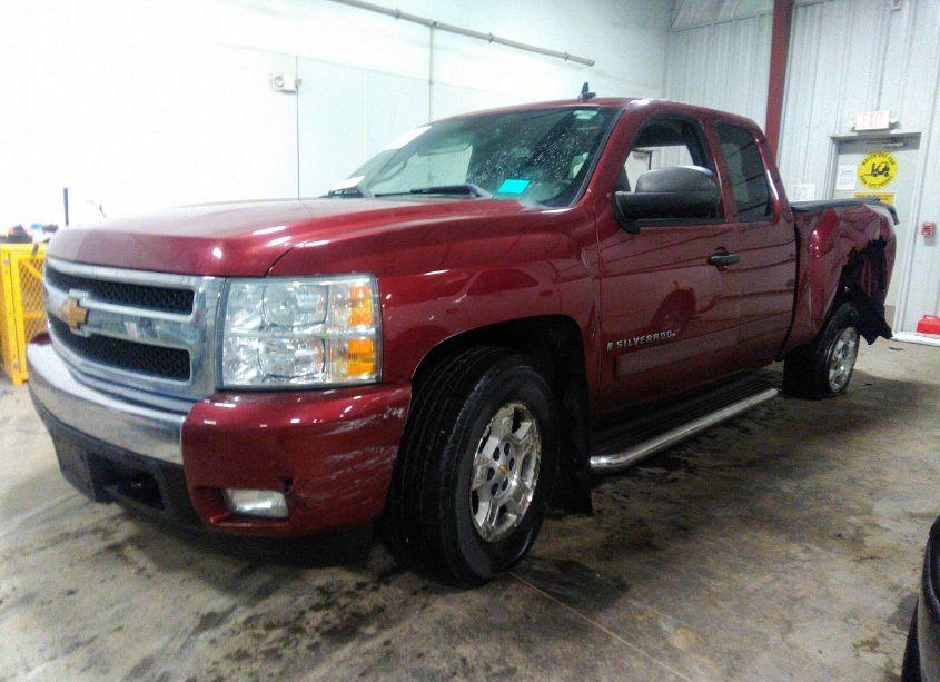 Photo 2 of 2008 Chevrolet Silverado 1500 LT1 (VIN 2GCEK19J981137648)