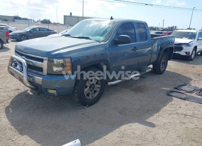Photo 2 of 2008 Chevrolet Silverado 1500 LT1 (VIN 2GCEK19J981299683)