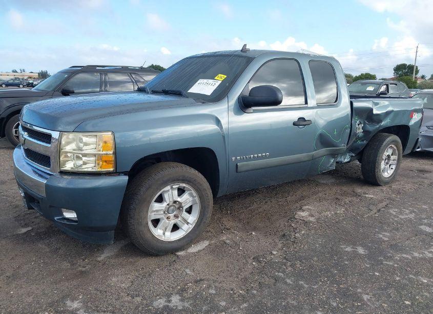 Photo 2 of 2007 Chevrolet Silverado 1500 LT1 (VIN 2GCEK19JX71717215)