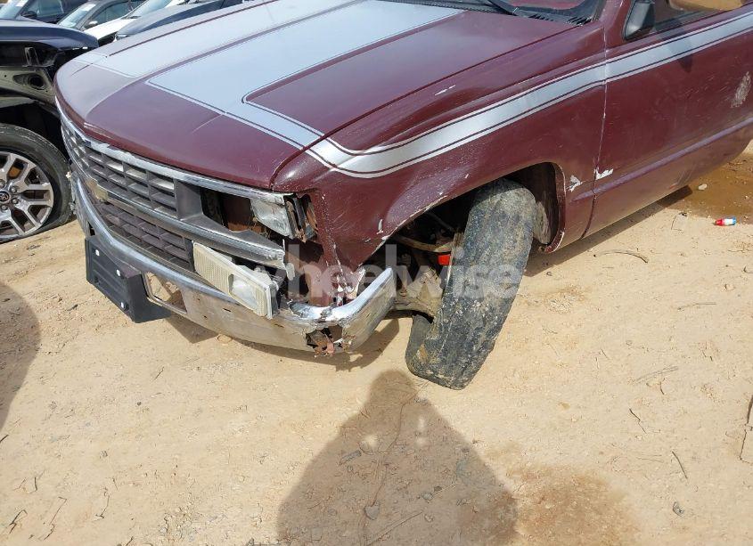 Photo 6 of 1989 Chevrolet Gmt-400 K1500 (VIN 2GCEK19K0K1103887)