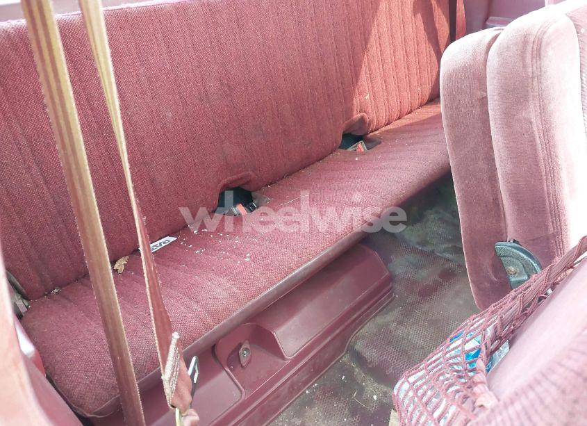 Photo 8 of 1989 Chevrolet Gmt-400 K1500 (VIN 2GCEK19K0K1103887)