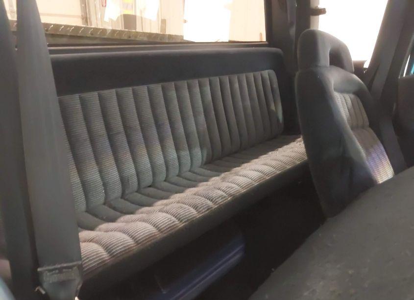 Photo 8 of 1993 Chevrolet Gmt-400 K1500 (VIN 2GCEK19K0P1244661)