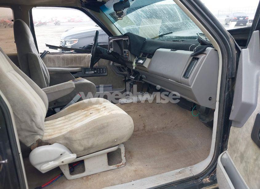 Photo 5 of 1992 Chevrolet Gmt-400 K1500 (VIN 2GCEK19K1N1256153)