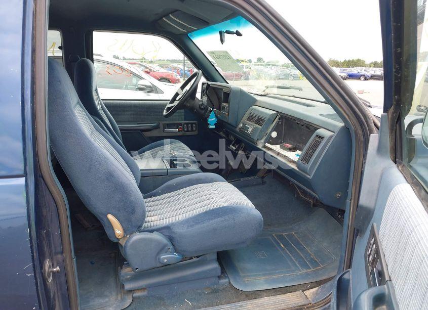 Photo 5 of 1994 Chevrolet Gmt-400 K1500 (VIN 2GCEK19K2R1288339)