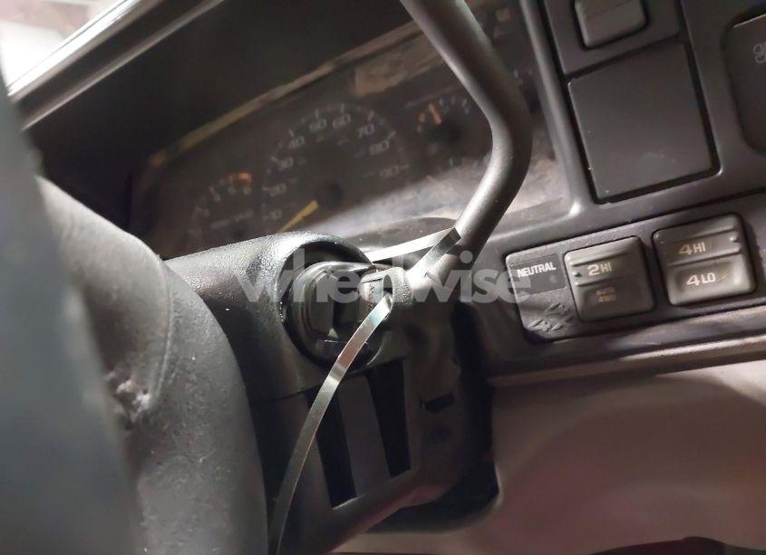 Photo 11 of 1995 Chevrolet Gmt-400 K1500 (VIN 2GCEK19K3S1182570)