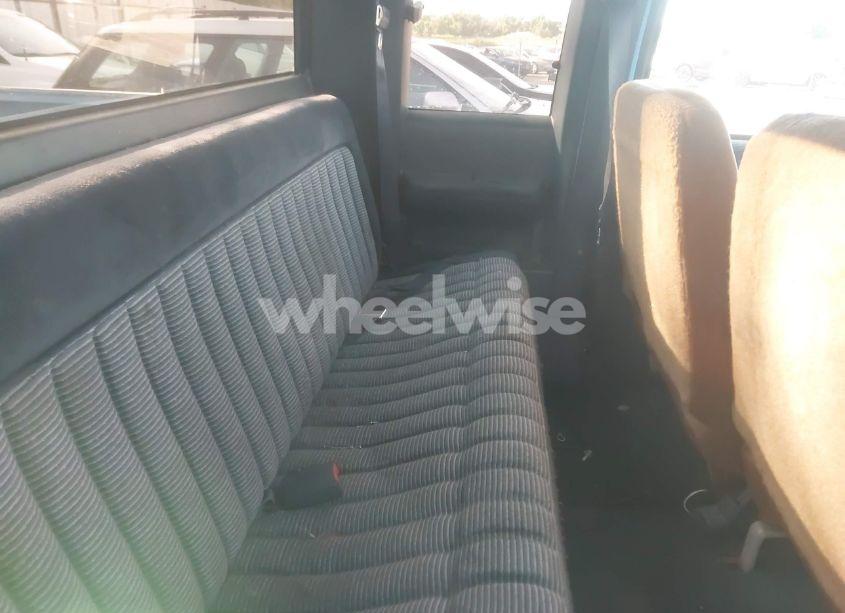 Photo 8 of 1993 Chevrolet Gmt-400 K1500 (VIN 2GCEK19K5P1195537)