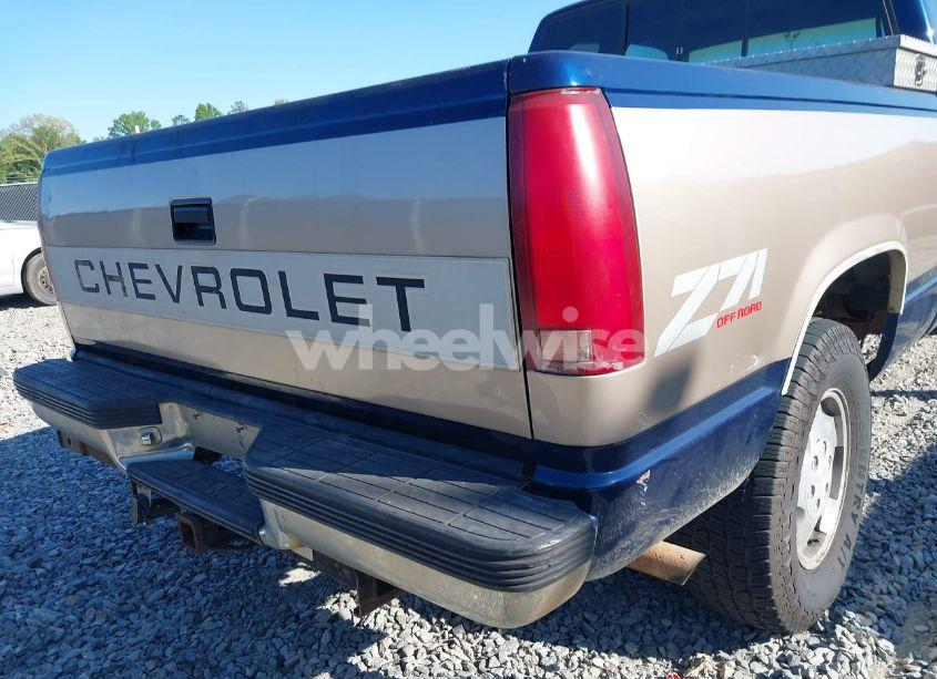 Photo 6 of 1993 Chevrolet Gmt-400 K1500 (VIN 2GCEK19K7P1235018)