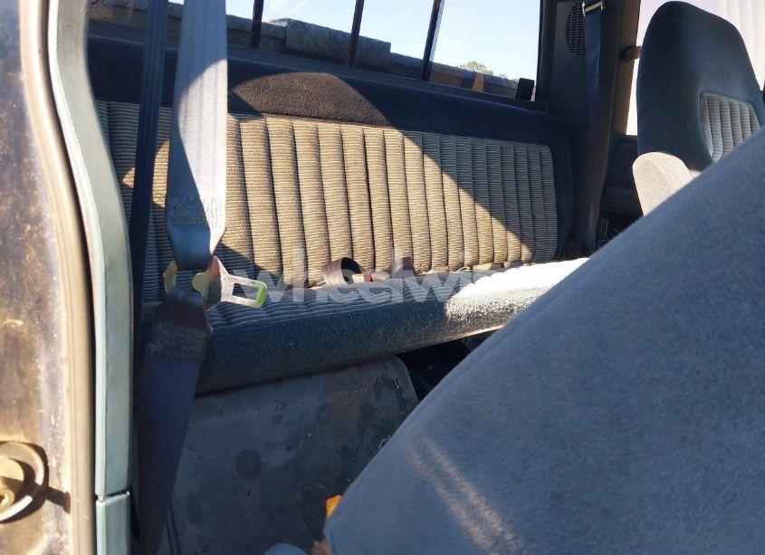 Photo 8 of 1993 Chevrolet Gmt-400 K1500 (VIN 2GCEK19K7P1235018)