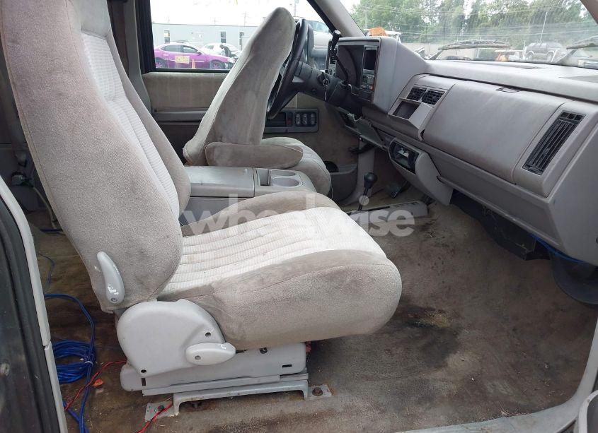 Photo 5 of 1993 Chevrolet Gmt-400 K1500 (VIN 2GCEK19K8P1222195)