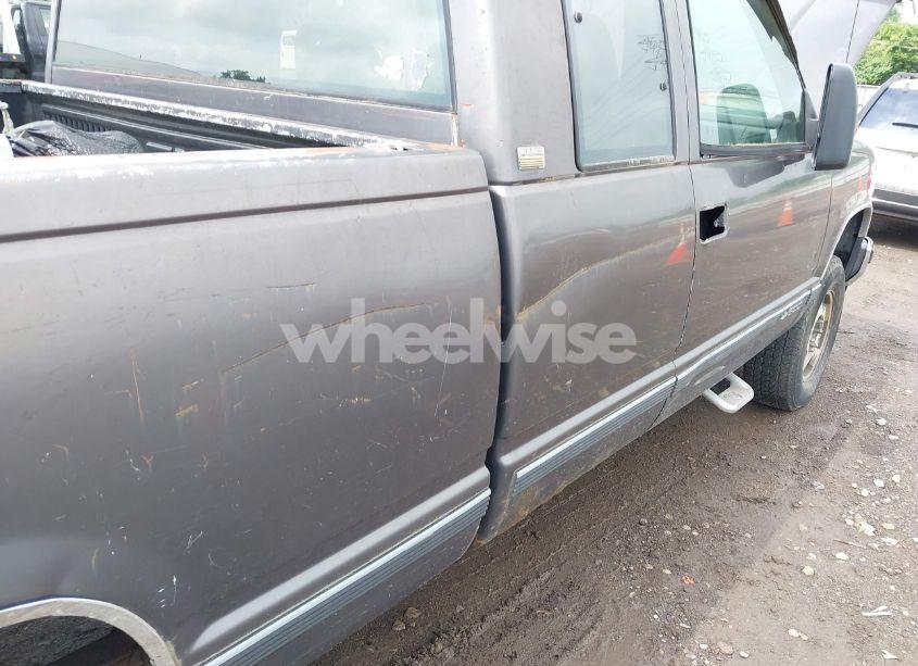 Photo 6 of 1993 Chevrolet Gmt-400 K1500 (VIN 2GCEK19K8P1222195)