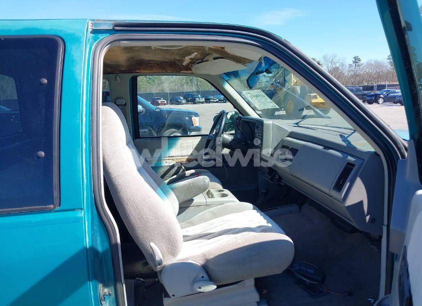 Photo 5 of 1994 Chevrolet Gmt-400 K1500 (VIN 2GCEK19K8R1310859)