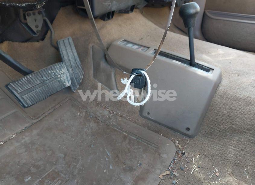 Photo 11 of 1993 Chevrolet Gmt-400 K1500 (VIN 2GCEK19K9P1248241)