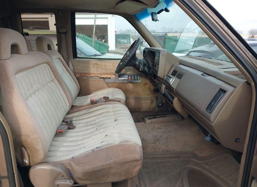 Photo 5 of 1994 Chevrolet Gmt-400 K1500 (VIN 2GCEK19KXR1189459)