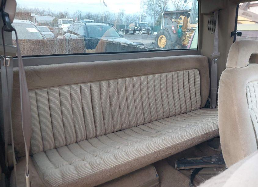 Photo 8 of 1994 Chevrolet Gmt-400 K1500 (VIN 2GCEK19KXR1189459)