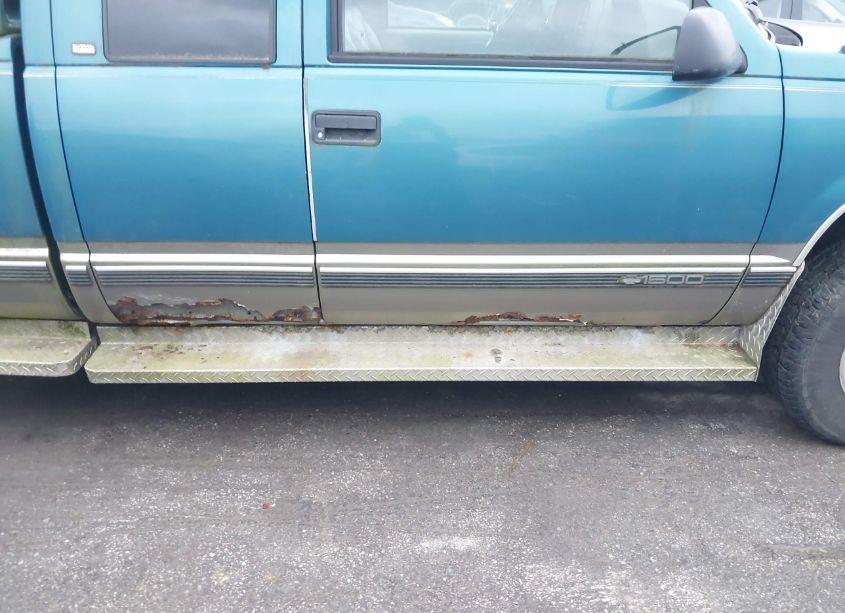 Photo 6 of 1998 Chevrolet Gmt-400 K1500 (VIN 2GCEK19R0W1134477)