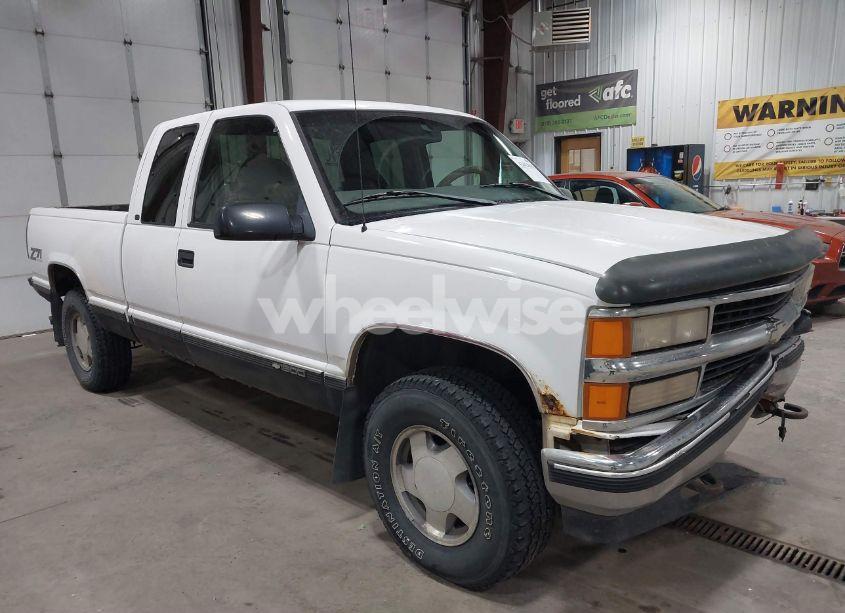1998 Chevrolet K1500 FLEETSIDE (VIN 2GCEK19R2W1100363) main photo