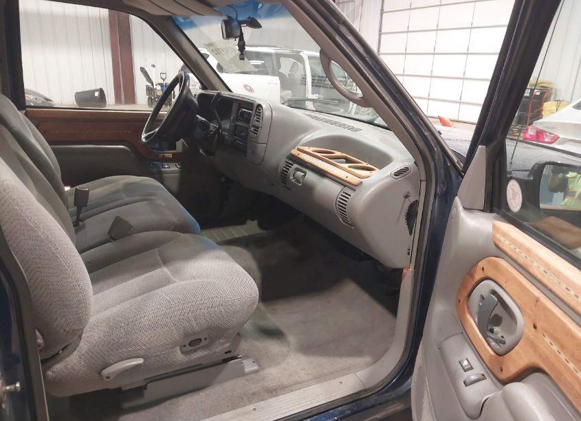 Photo 5 of 1996 Chevrolet Gmt-400 K1500 (VIN 2GCEK19R3T1236125)