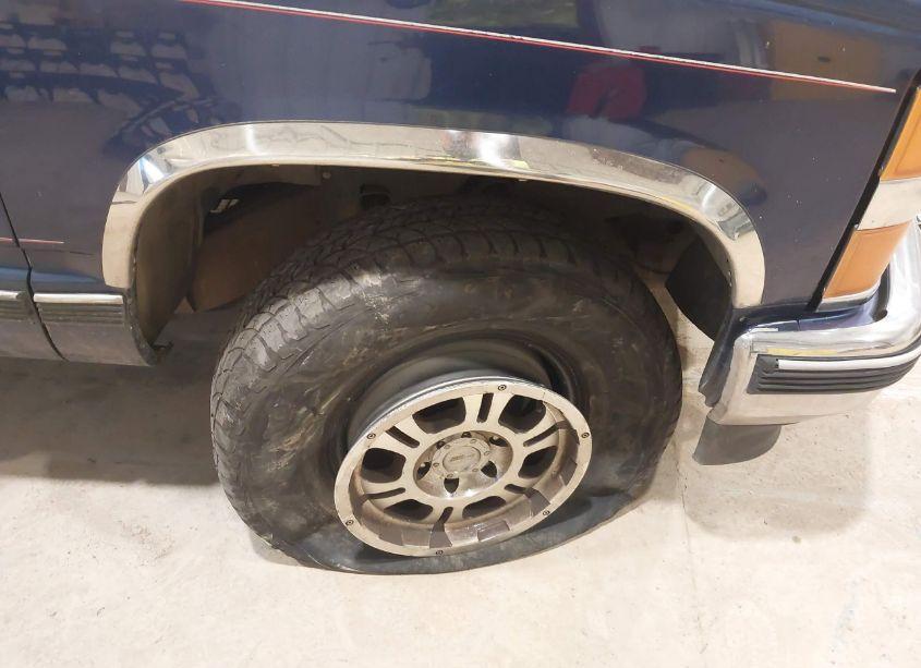 Photo 6 of 1996 Chevrolet Gmt-400 K1500 (VIN 2GCEK19R3T1236125)