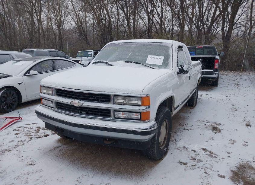 Photo 2 of 1996 Chevrolet Gmt-400 K1500 (VIN 2GCEK19R4T1157885)