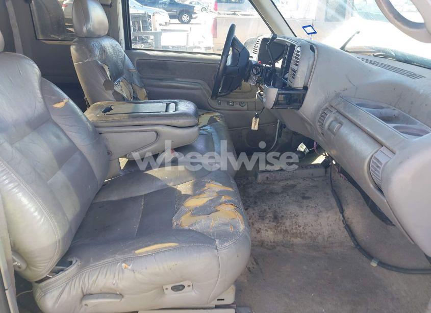 Photo 5 of 1996 Chevrolet Gmt-400 K1500 (VIN 2GCEK19R6T1183436)