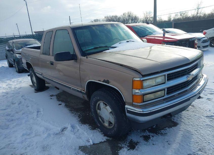 1997 Chevrolet K1500 FLEETSIDE (VIN 2GCEK19R8V1132734) main photo