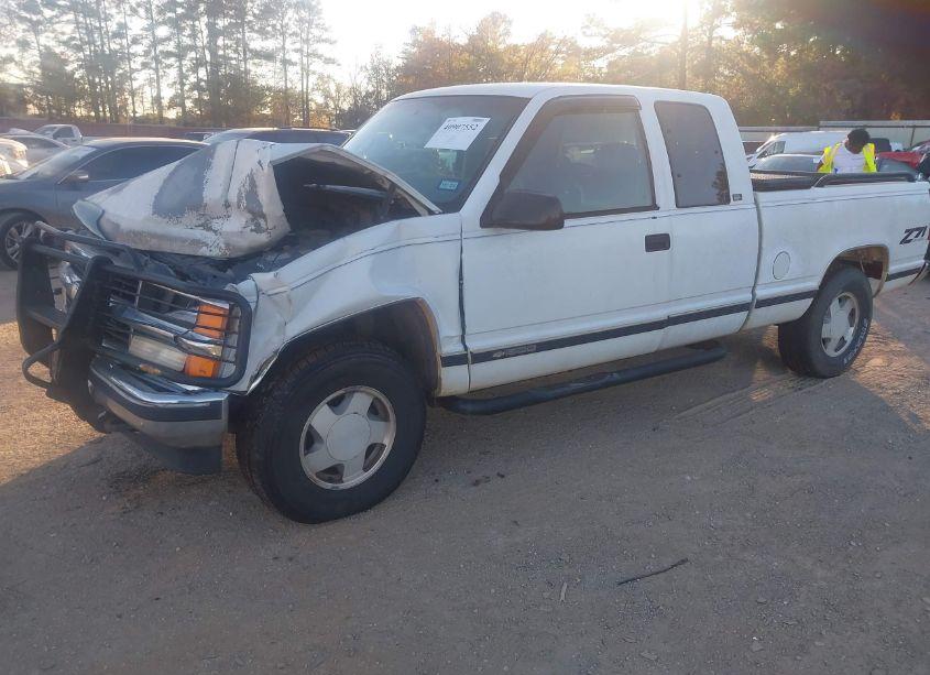 Photo 2 of 1996 Chevrolet Gmt-400 K1500 (VIN 2GCEK19RXT1104091)