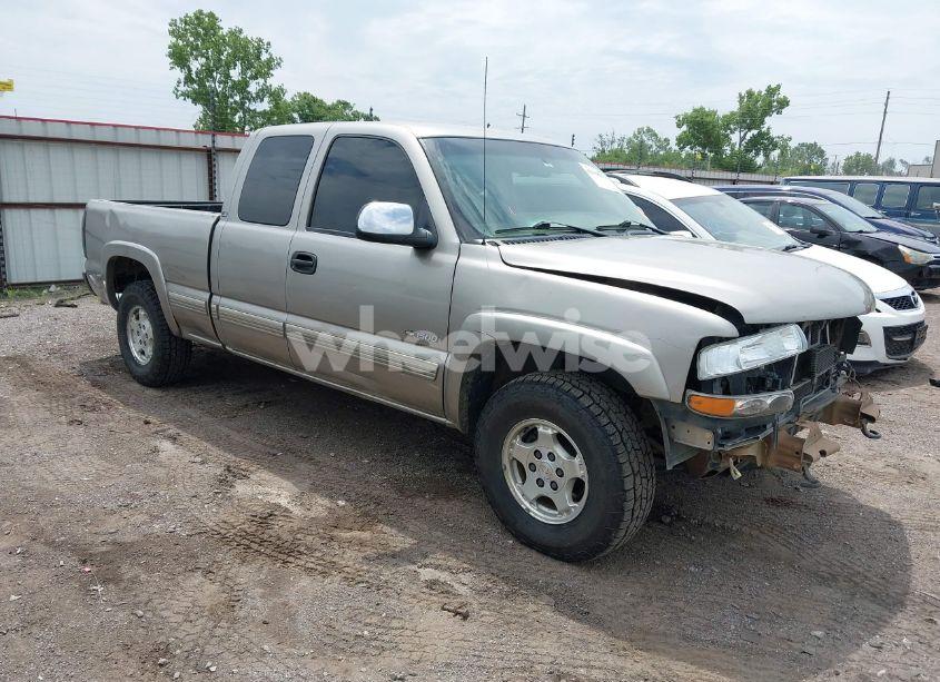 2002 Chevrolet Silverado 1500 LS (VIN 2GCEK19T021195205) main photo
