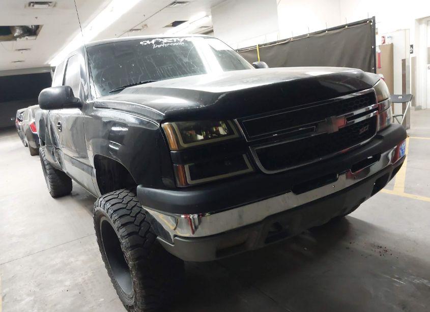 2000 Chevrolet Silverado 1500 LS (VIN 2GCEK19T0Y1190904) main photo