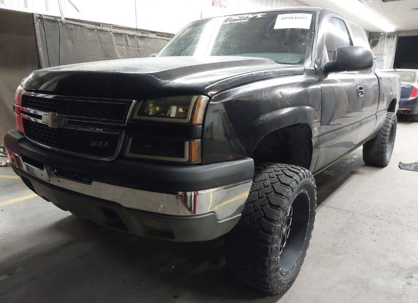 Photo 2 of 2000 Chevrolet Silverado 1500 LS (VIN 2GCEK19T0Y1190904)