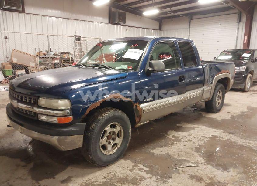 Photo 2 of 2000 Chevrolet Silverado 1500 LS (VIN 2GCEK19T0Y1274947)