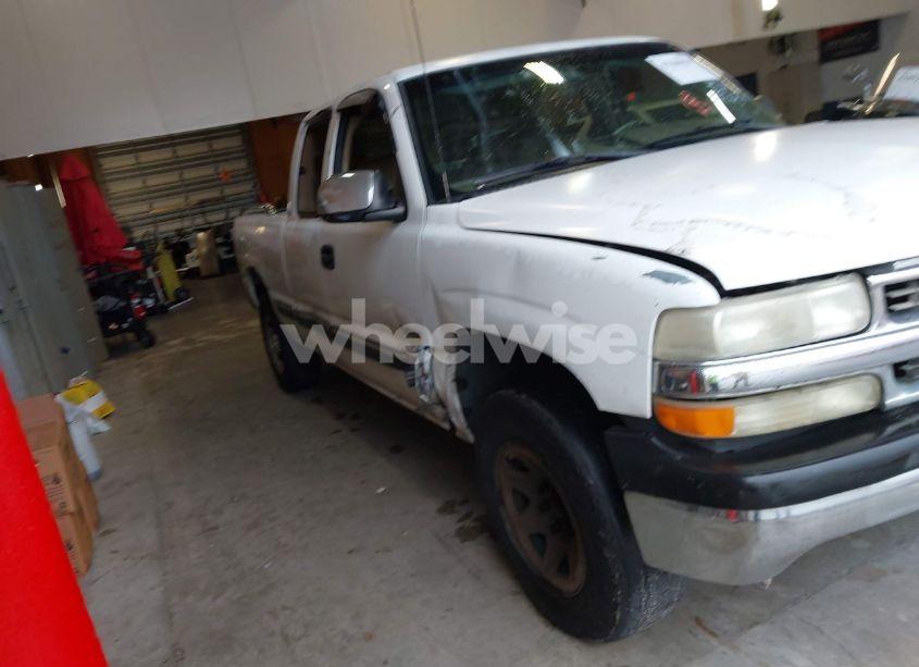 2000 Chevrolet Silverado 1500 LT (VIN 2GCEK19T0Y1307915) main photo