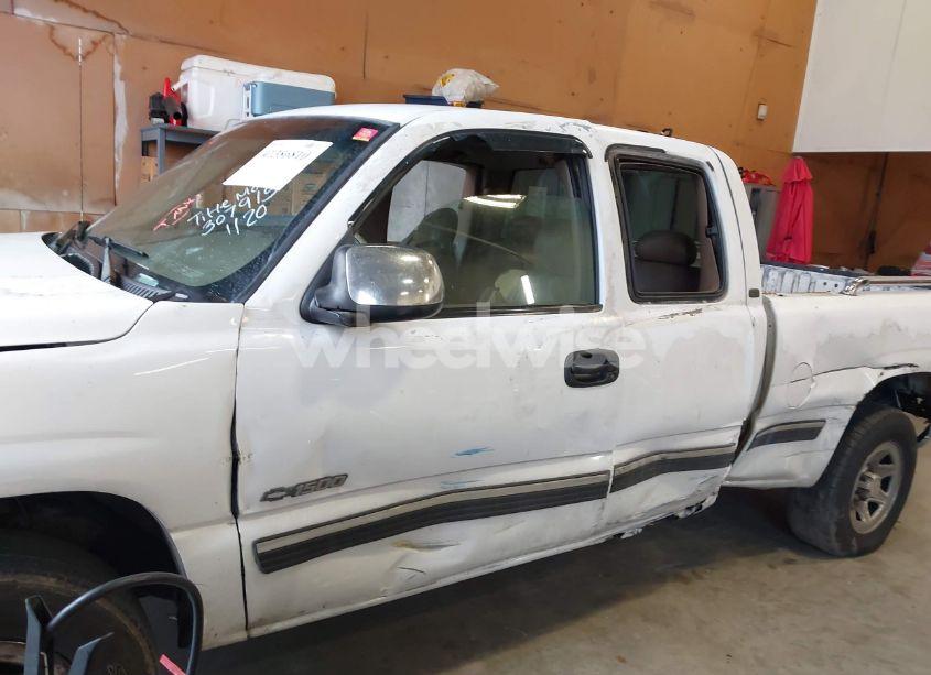 Photo 4 of 2000 Chevrolet Silverado 1500 LT (VIN 2GCEK19T0Y1307915)