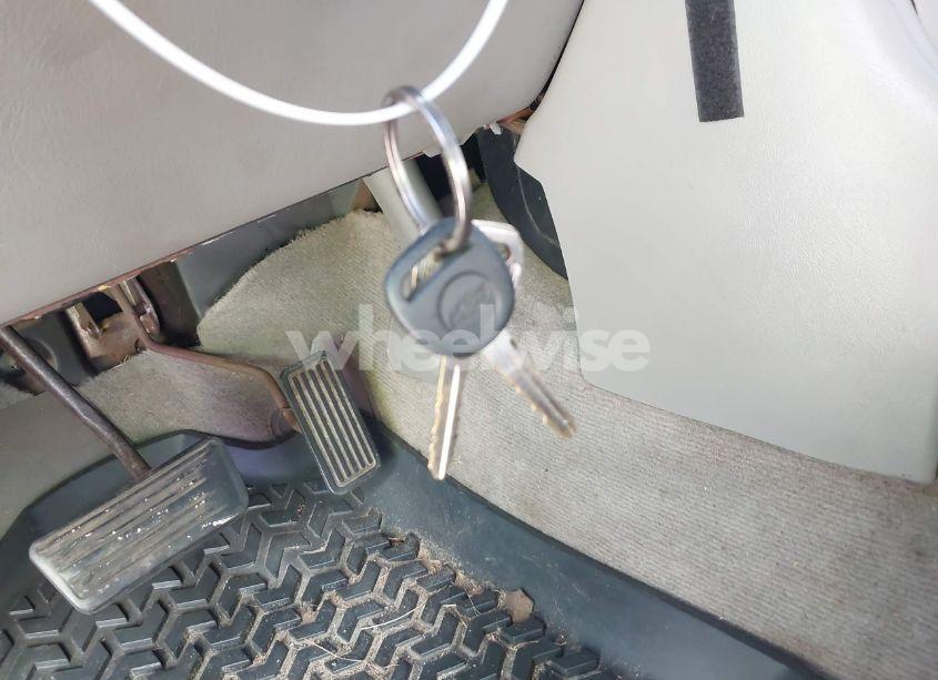 Photo 11 of 2001 Chevrolet Silverado 1500 LS (VIN 2GCEK19T111374612)