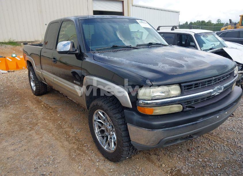 2002 Chevrolet Silverado 1500 LS (VIN 2GCEK19T121332801) main photo