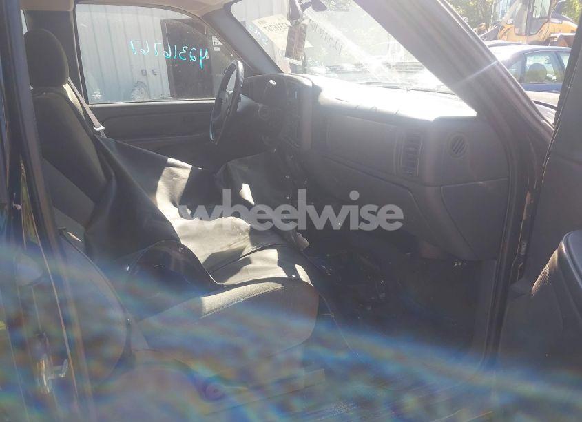 Photo 5 of 2004 Chevrolet Silverado 1500 LS (VIN 2GCEK19T141386702)