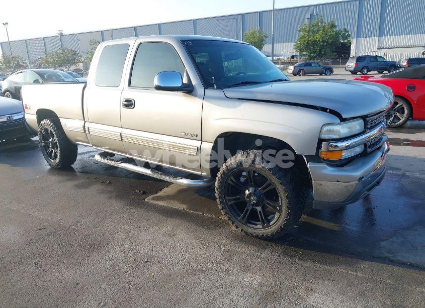 2000 Chevrolet Silverado 1500 LT (VIN 2GCEK19T1Y1117024) main photo